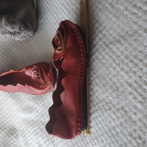 Tuo Rui Red leather ballet flat shoes with rosette,flexible lug sole, Sz.9 - Picture 12 of 16